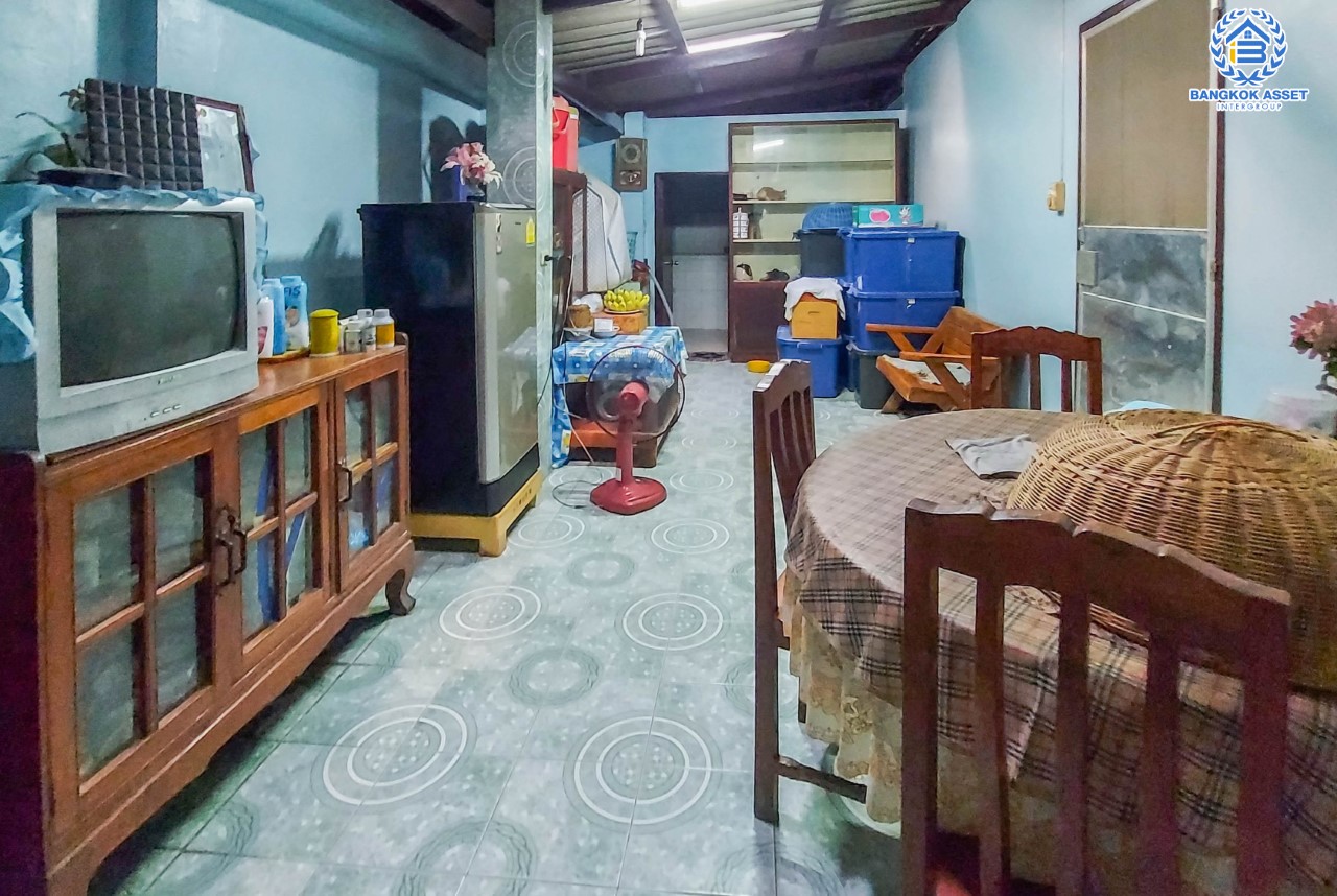 *****บ้านเดี่ยวมือสอง ซอยประชาอุทิศ 9  เนื้อที่กว้างขวางมากถึง 54 ตร.ว. ฟังก์ชัน 3 ห้องนอน 2 ห้องน้ำ ที่จอดรถ 2 คัน บนทำเลเดินทางสะดวก ใกล้รถไฟฟ้าสายสีน้ำเงิน "สถานีสถานีห้วยขวาง" และทางด่วน "กม.9"